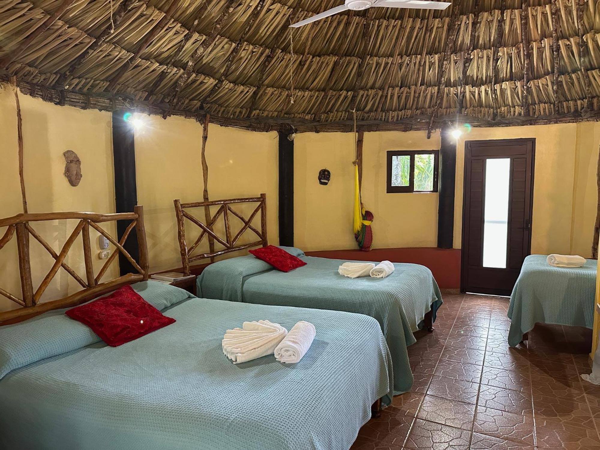 The Pickled Onion B&B And Restaurant Uxmal ซานตา เอเลนา ภายนอก รูปภาพ
