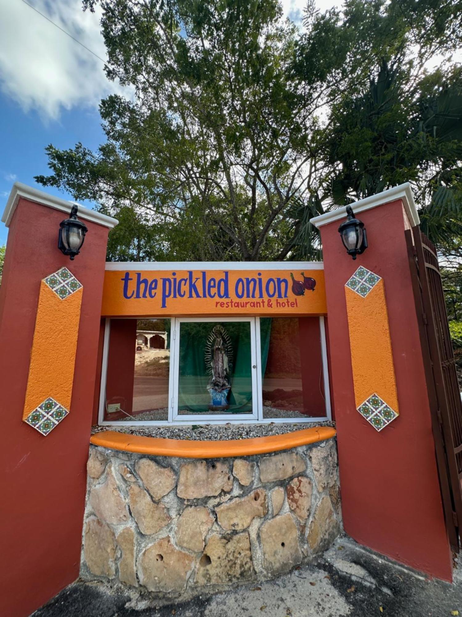 The Pickled Onion B&B And Restaurant Uxmal ซานตา เอเลนา ภายนอก รูปภาพ