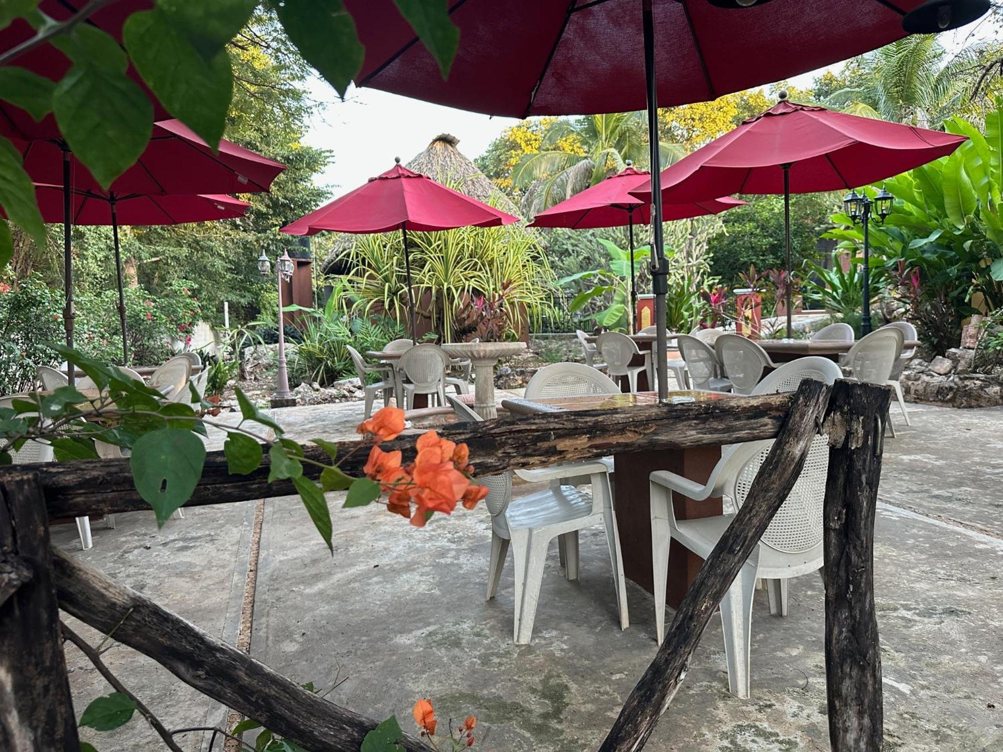 The Pickled Onion B&B And Restaurant Uxmal ซานตา เอเลนา ภายนอก รูปภาพ