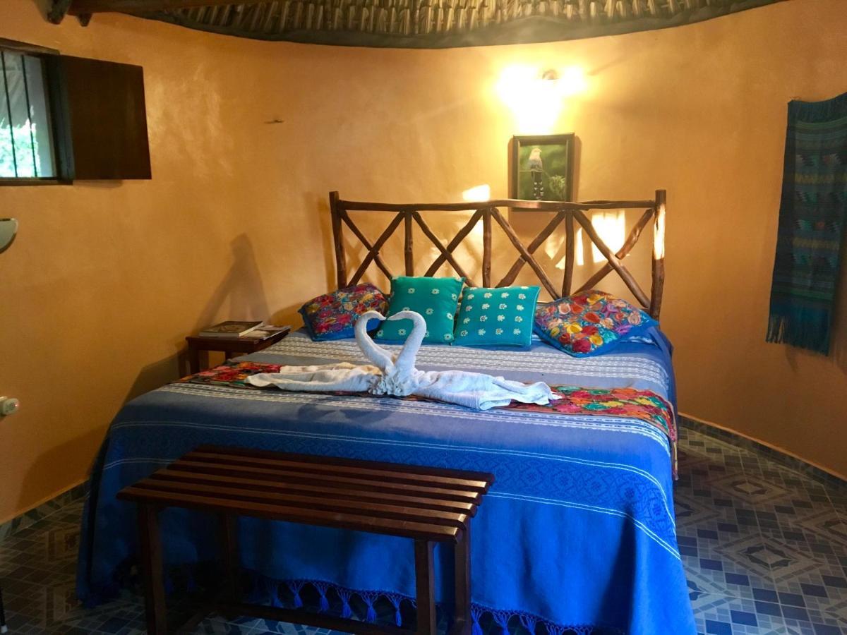 The Pickled Onion B&B And Restaurant Uxmal ซานตา เอเลนา ภายนอก รูปภาพ